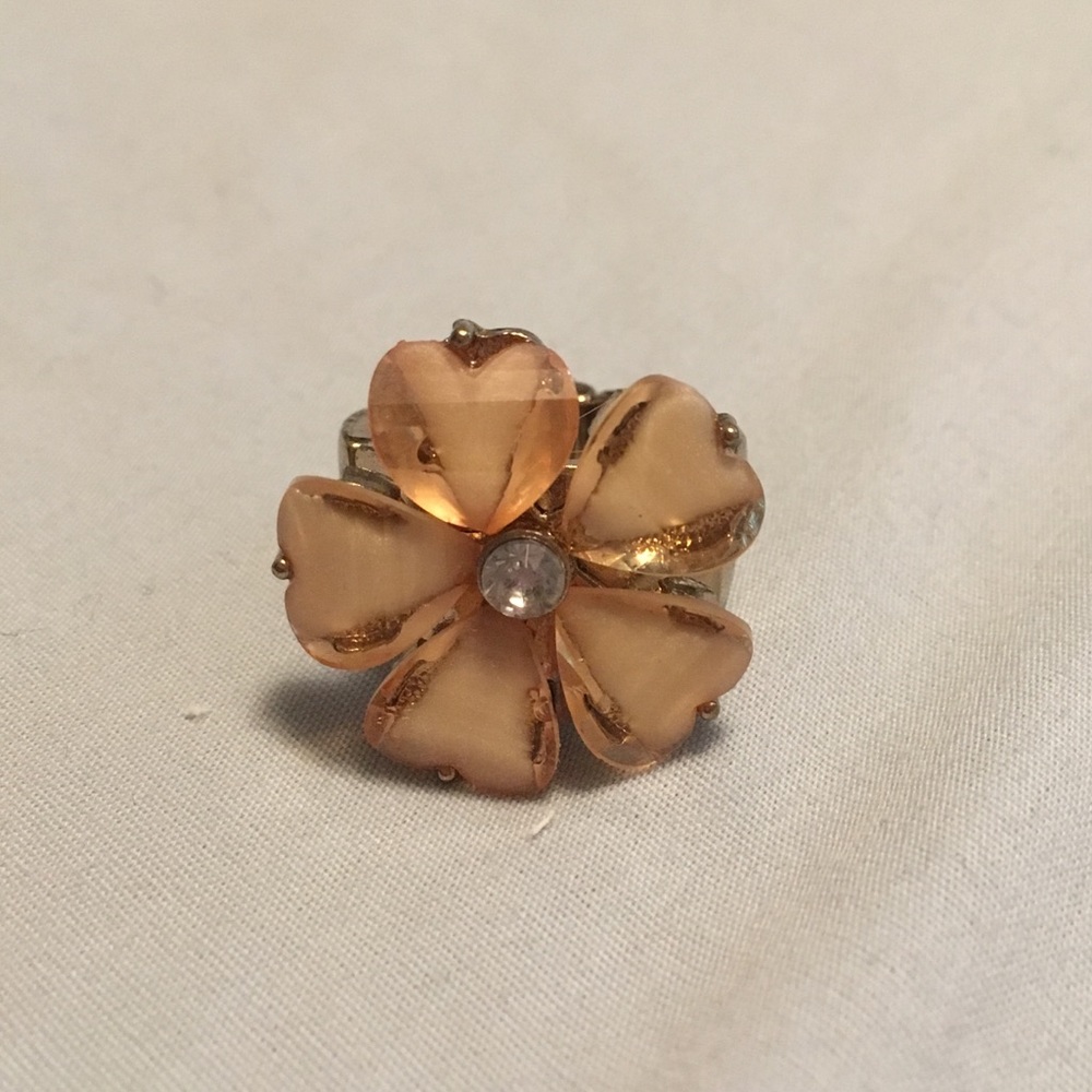 Flower ring. Size 7 but is a stretch band